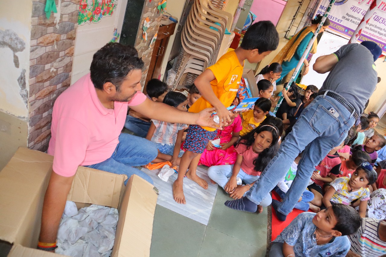 Spreading Joy: Snacks Distribution & Play Event at Dahisar Ganesh Nagar by My Karma Foundation