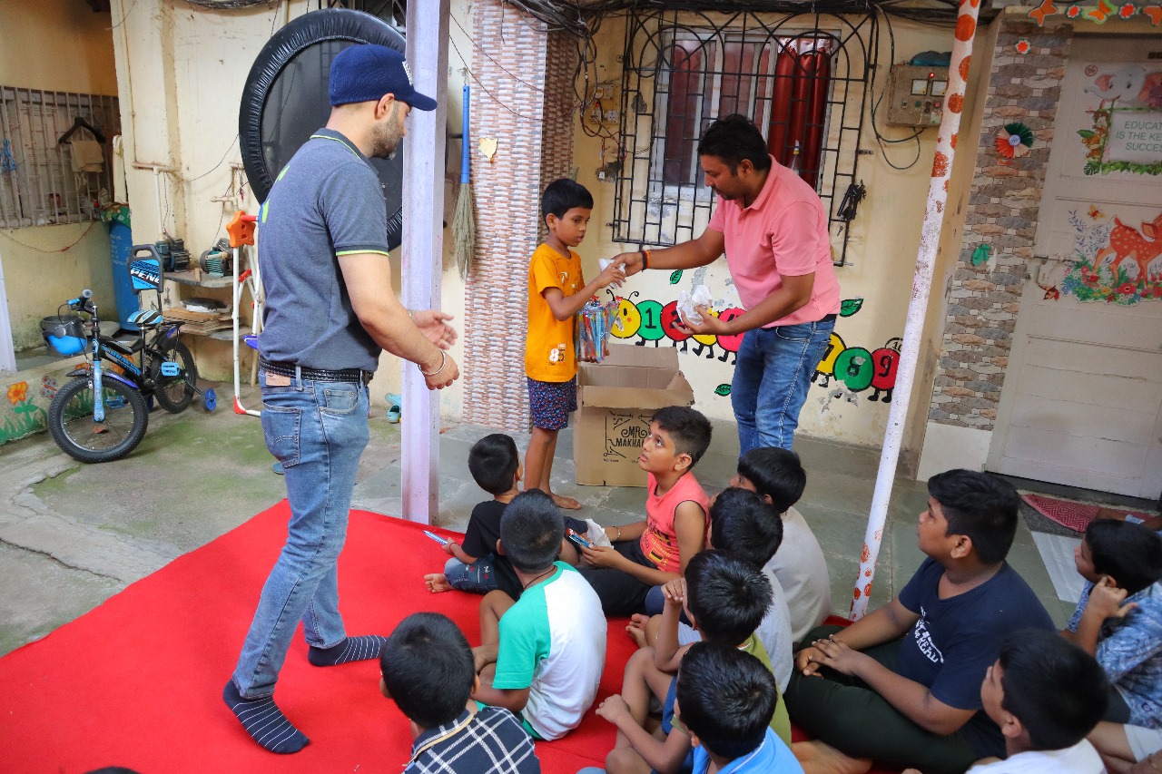 Spreading Joy: Snacks Distribution & Play Event at Dahisar Ganesh Nagar by My Karma Foundation