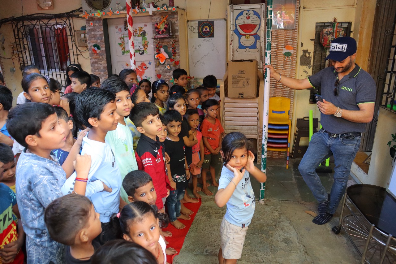 Spreading Joy: Snacks Distribution & Play Event at Dahisar Ganesh Nagar by My Karma Foundation